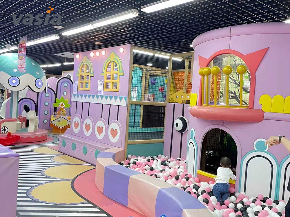  Indoor Playground M0024